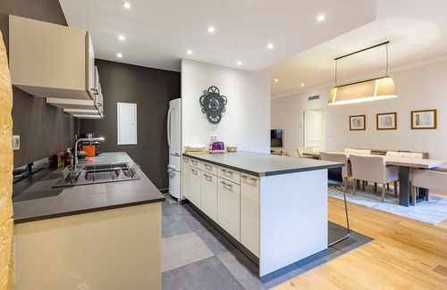 Aix-en-Provence Historic Centre Apartment | Aix center Apartment 160m2 with 3bed, 3bath, terrace 50m2