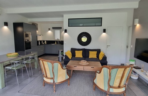 Cabries House | aixenprovenceholidays, independent house intimate, air-conditioned, pool, garden