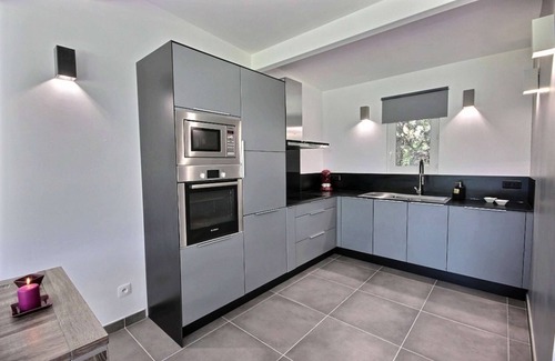 Cabries House | aixenprovenceholidays, independent house intimate, air-conditioned, pool, garden