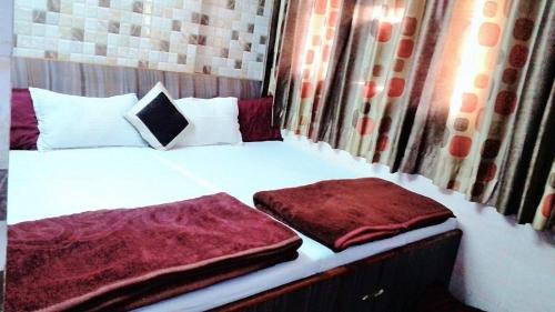 Ajmer House | Ajanta Hotel 100 Mtrs Railway Station & 400 Mtrs Dargah