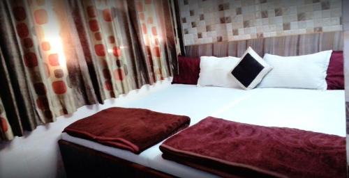 Ajmer House | Ajanta Hotel 100 Mtrs Railway Station & 400 Mtrs Dargah