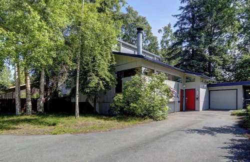 Downtown Anchorage Apartment | AK Artist Retreat: Scenic Trails & Tourist Spots