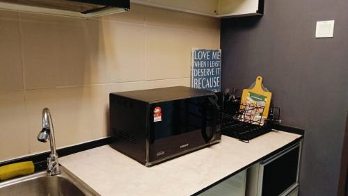 Taman Mount Austin Apartment | Akademik Suite Austin Heights Studio 4Pax NearIKEA