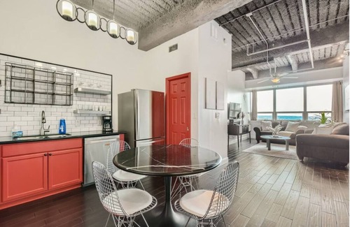 Downtown Dallas Apartment | Akard Penthouse in Downtown Dallas