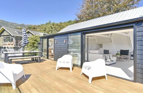 Akaroa Apartment | Akaroa Harbour View-Experience Tranquility in Newly Renovated 3-Bedroom Home