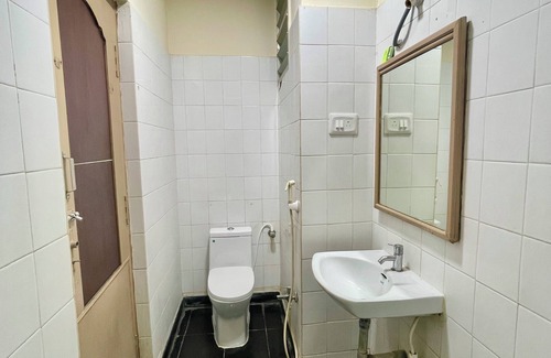 Kanchipuram Hotel | AKG Lodge