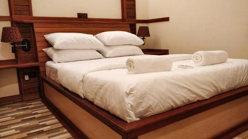 Thulusdhoo Island House | Akiri Surf Retreat
