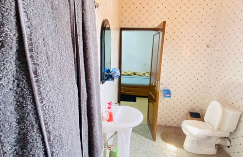 Accra Hotel | Akpe Cultural Center and Hotel