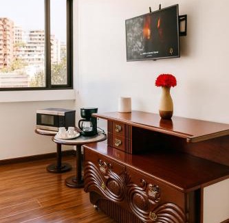 Financial District House | Akros Suites Quito, Habitaciones Privadas con Baño