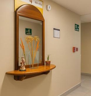 Financial District House | Akros Suites Quito, Habitaciones Privadas con Baño