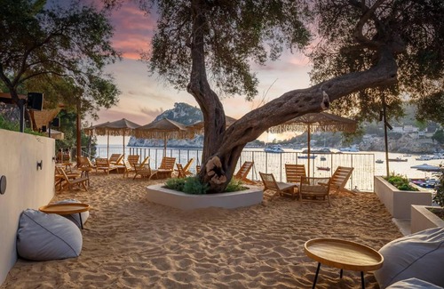 Lakones Hotel | Akrotiri Beach Resort Hotel - Adult Friendly