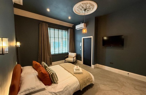 Halifax House | Akroyd House - The Piece Hall Room