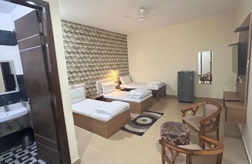 Sector 39 Hotel | Akshay Medanta hospitility
