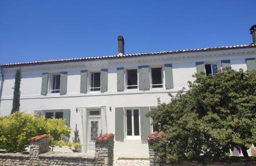Asnieres-la-Giraud Bed & Breakfast | Akvarelo