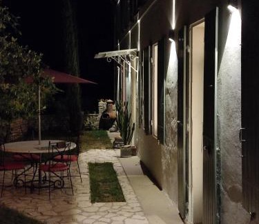 Asnieres-la-Giraud Bed & Breakfast | Akvarelo
