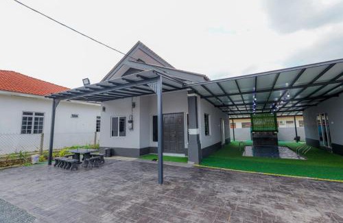 Kampung Sura Masjid House | AL HAA SYA Homestay With Pool