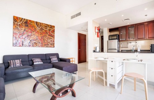 Al Hamra Village House | Al Hamra Beachfront 1BR – Sea View, Pool, Gym & Marina Access