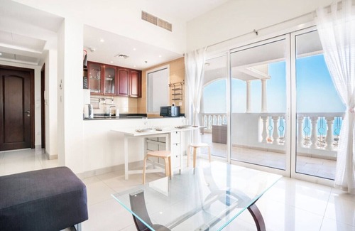 Al Hamra Village House | Al Hamra Beachfront 1BR – Sea View, Pool, Gym & Marina Access