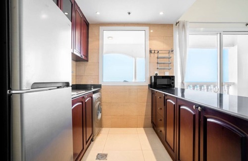Al Hamra Village House | Al Hamra Beachfront 1BR – Sea View, Pool, Gym & Marina Access