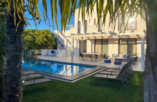 Cabo Roche Villa | Al Mar. Modern Andalus, beach access and views