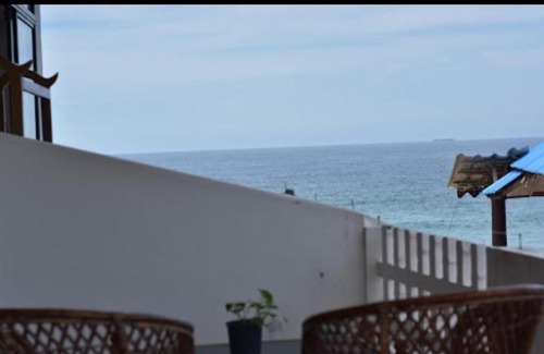 Kovalam Bed & Breakfast | Al Packbag premium beach hotel light house kovalam