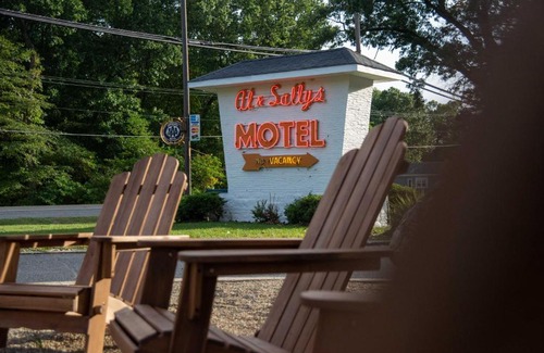 Michigan City Hotel | Al & Sally's Motel