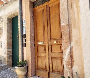 Taormina Apartment | Al Teatro Antico Rooms & House