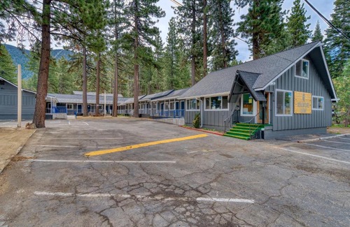 South Lake Tahoe Apartment | AL Unit 1 - Renovated Studio Minutes to Stateline & Heavenly!