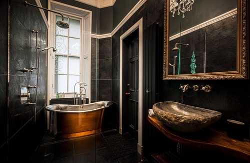 Kelvinbridge House | Alamo Guest House