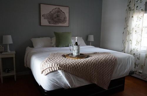 Orland Bed & Breakfast | Alamoosook Lakeside Inn Orland
