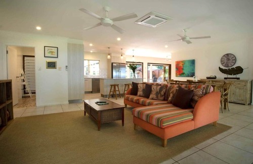 Mission Beach House | Alani - Absolute Beachfront