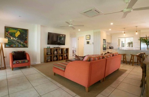 Mission Beach House | Alani - Absolute Beachfront