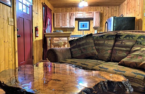 Bear Creek Cabin | Alaska Creekside Cabins