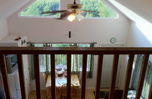 Wasilla Cabin | Alaska Creekside Cabins- cabin suite w/a view!