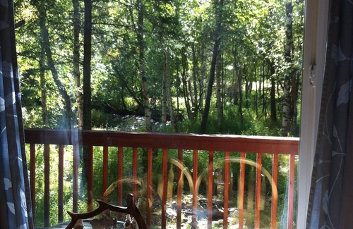 Wasilla Cabin | Alaska Creekside Cabins- cabin suite w/a view!