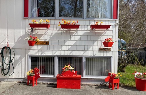 Rogers Park Bed & Breakfast | Alaska European Bed & Breakfast