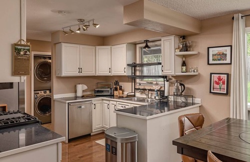 Sand Lake House | Alaska Family Comfort Stay w/Hottub!