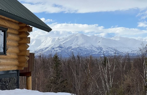 Palmer House | Alaska Knotty Pine Mountain View Vacation Home