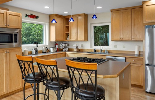 Anchorage House | Alaska Mountain House