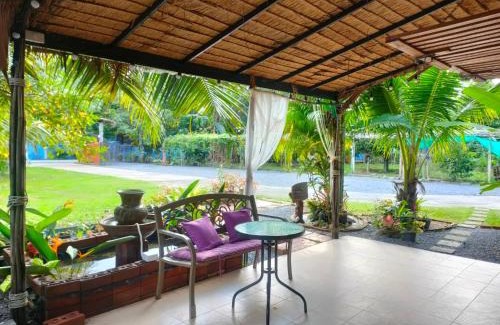 Lan Saka House | Alaska pool cafe&homestay2