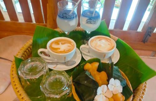 Lan Saka House | Alaska pool cafe&homestay2