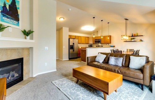 Abbott Loop House | Alaska Retreat w/Balcony, Near Earthquake Park!