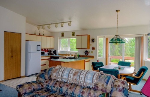 Sterling House | Alaskan Cozy Home for the Whole Family and Friends