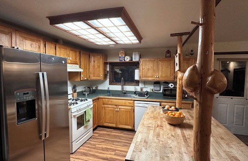 Knik River Ski Chalet | Alaskan Frontier Getaway with Breathtaking Views - 7 bedrooms 3 bathrooms
