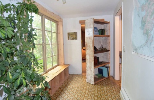 Mid-Hillside House | Alaskan homestead & Ecolodge, Jupiter Garden