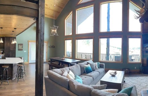 Island Park Cabin | Alaskan Moose Lodge-10 Miles 2 YNP+Hot tub+Wifi+AC