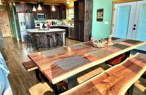 Island Park Cabin | Alaskan Moose Lodge-10 Miles 2 YNP+Hot tub+Wifi+AC
