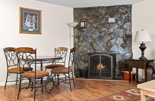 Sand Lake Apartment | Alaskan WolfDen Close to airport centrally located