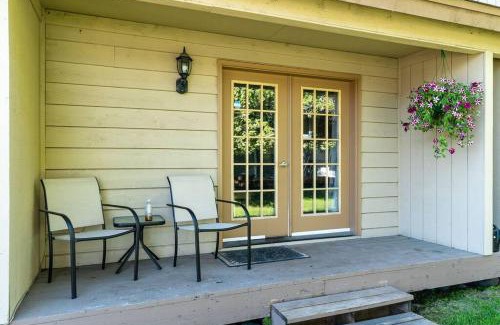 Sand Lake Apartment | Alaskan WolfDen Close to airport centrally located