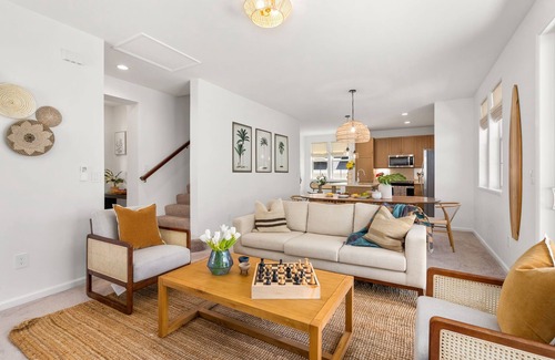 Makaha Valley House | Alaula by AvantStay | Gated Security Home w Valley, Ocean Views!